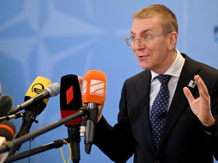 Ngoại trưởng Latvia kêu gọi NATO ”cho phép” Ukraine tấn công lãnh thổ Nga: Moscow đáp trả