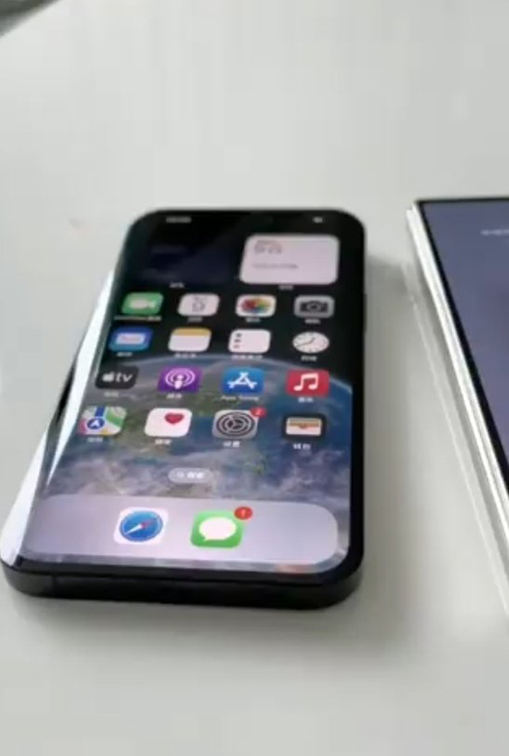 iPhone 14 Pro Max “độc lạ” có màn hình cong giống điện thoại Galaxy - 1