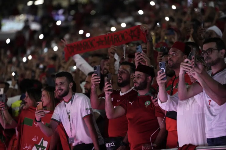 Người Ả Rập đồng loạt ăn mừng đại diện duy nhất vượt qua vòng bảng World Cup ở Qatar - 1