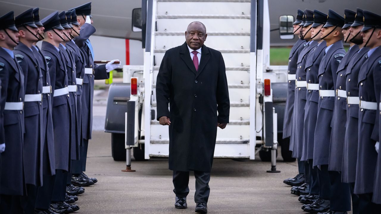 Tiền giấu trong ghế sofa mất trộm, Tổng thống Nam Phi đối mặt nguy cơ bị luận tội - 1