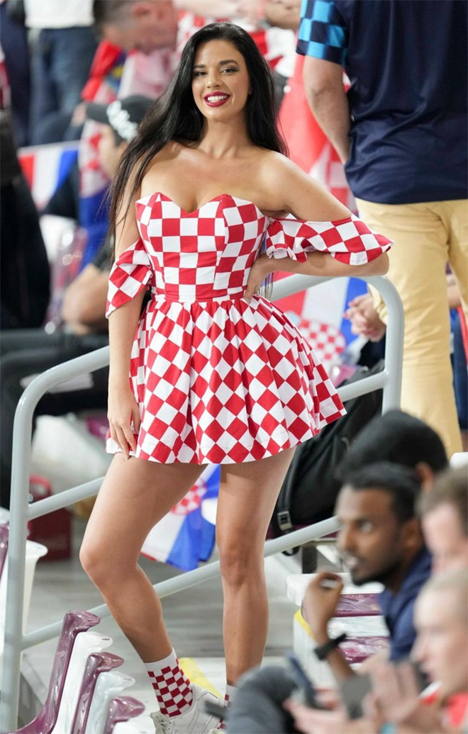 Nữ CĐV nóng bỏng nhất World Cup gây tranh cãi trong ngày Croatia giành vé vào vòng trong - 3