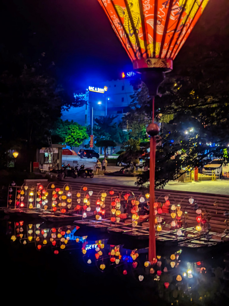 Lung linh ánh đèn đêm phố cổ - 4
