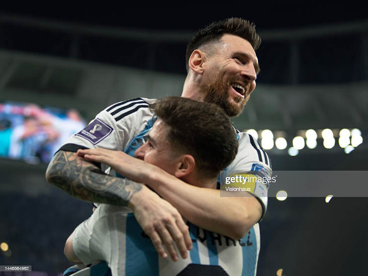 Báo chí phát cuồng vì Messi: Ca ngợi M10 siêu phàm, tin Argentina sẽ vô địch