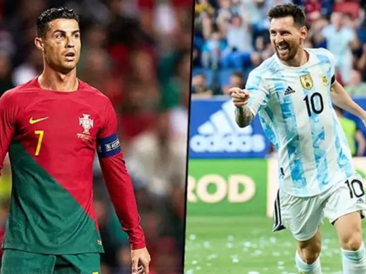 Ronaldo biểu diễn kỹ thuật lạ trên sân tập, fan tin Messi không làm được