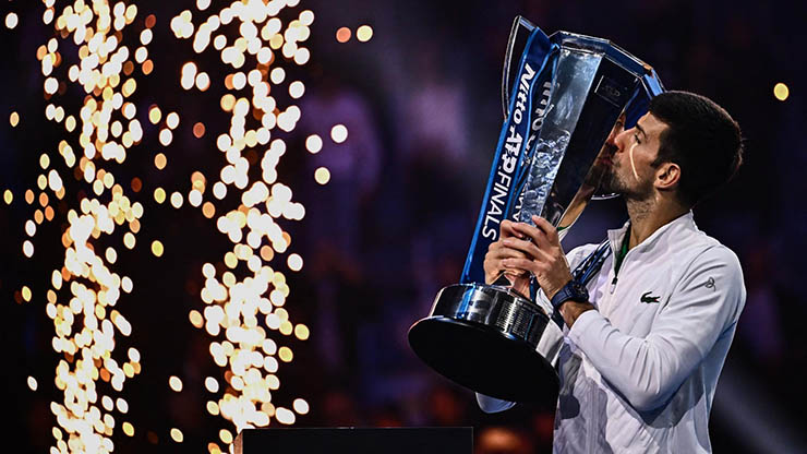 Djokovic vượt Federer, san bằng kỷ lục của huyền thoại Jimmy Connors - 1