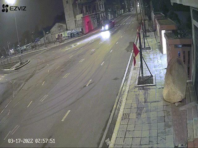 Thót tim ô tô Porsche lao như tên bắn vào nhà dân ở Quảng Ninh