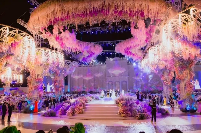 Đám cưới trăm tỷ ở Kiên Giang gây &#34;náo loạn&#34; với màn trình diễn của Đức Phúc - 1