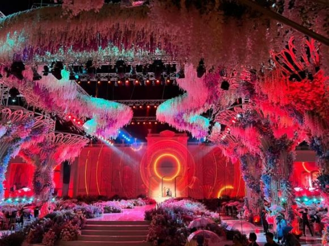 Đám cưới trăm tỷ ở Kiên Giang gây &#34;náo loạn&#34; với màn trình diễn của Đức Phúc - 3