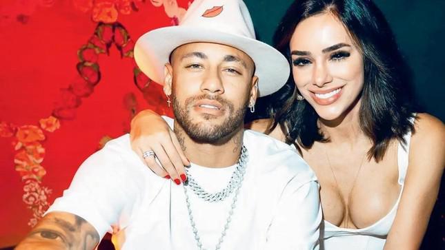 Neymar và bạn gái siêu mẫu được Messi làm mối? - 1