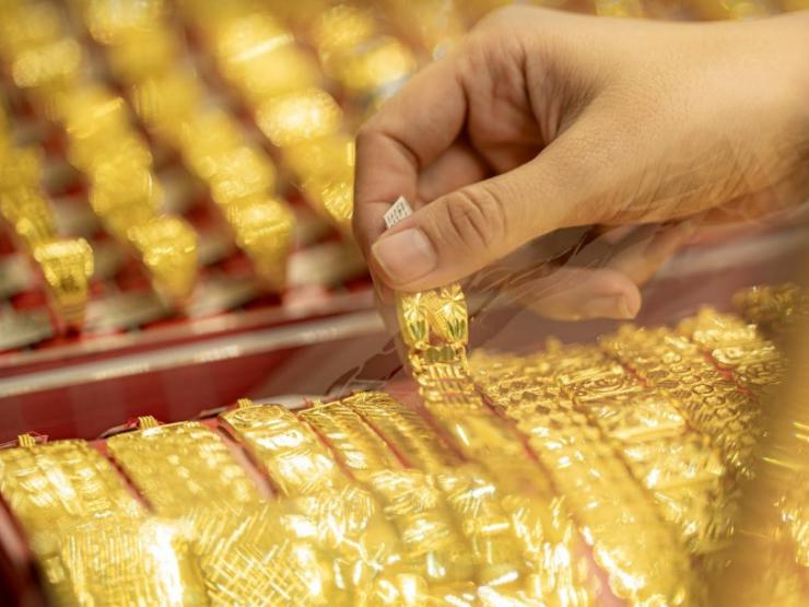 Giá vàng hôm nay 5/12: Bật tăng vượt ngưỡng quan trọng