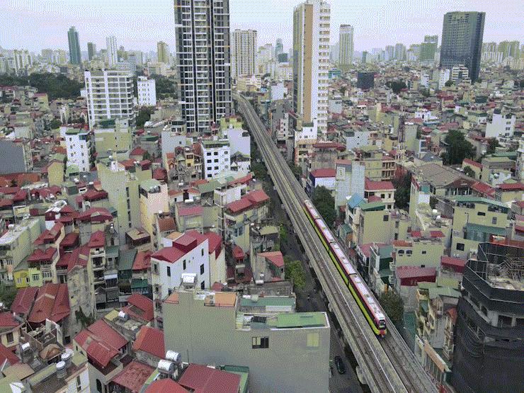 Flycam: 8 đoàn tàu tuyến Nhổn - Ga Hà Nội lăn bánh qua các tuyến phố