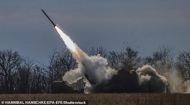 Báo Mỹ: Washington âm thầm làm giảm năng lực hệ thống HIMARS trước khi giao cho Ukraine - 1