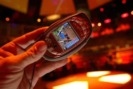 Cùng nhìn lại chiếc điện thoại chơi game “thất bại toàn tập” của Nokia