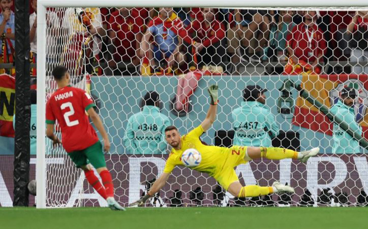 Sao PSG đá 11m loại Tây Ban Nha: Mbappe nể phục, fan khen hơn Messi - Ronaldo - 1