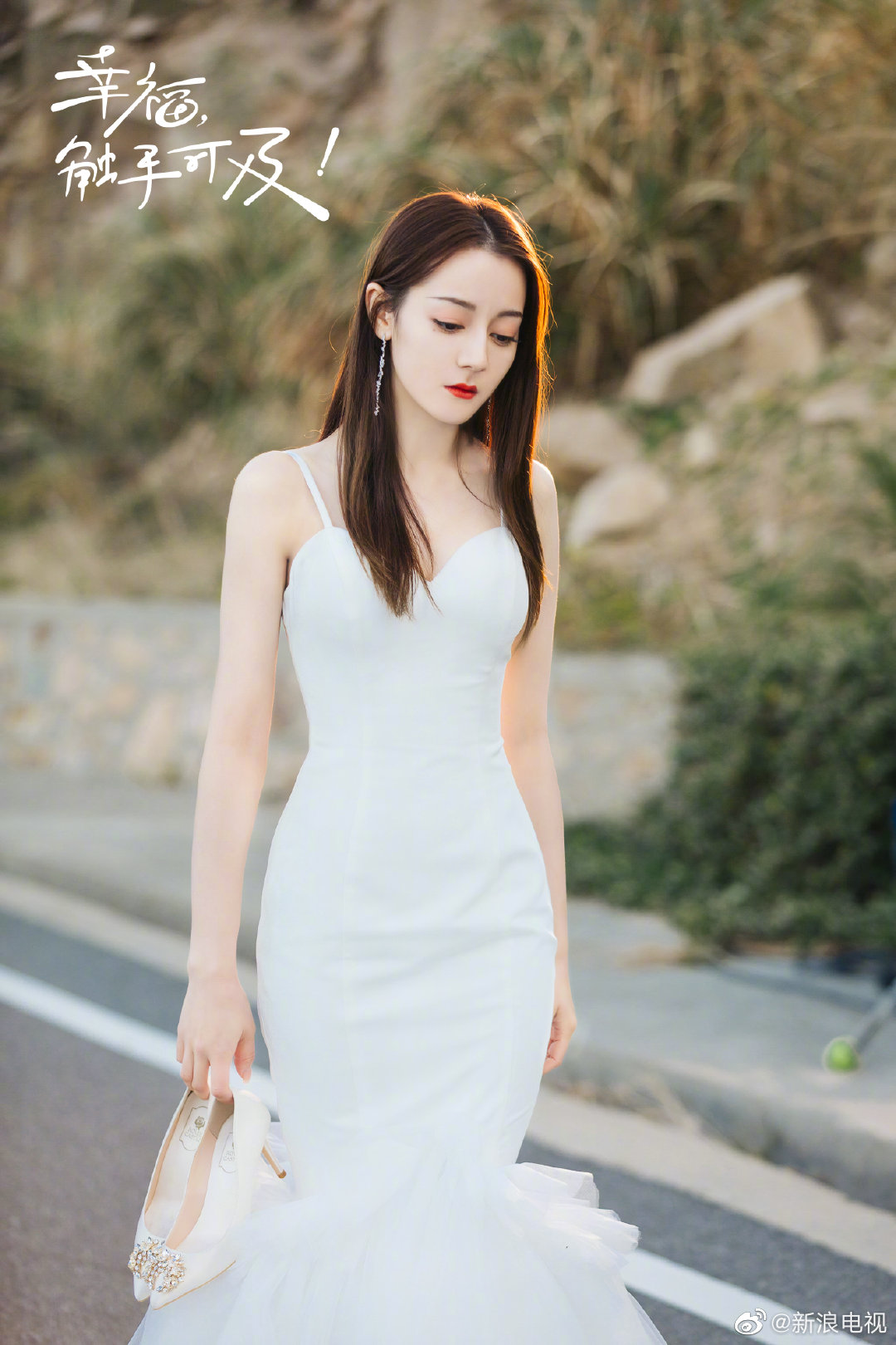 Ngỡ ngàng với diện mạo thời bẻ gãy sửng trâu của “đệ nhất mỹ nhân Tân Cươnh” - 6