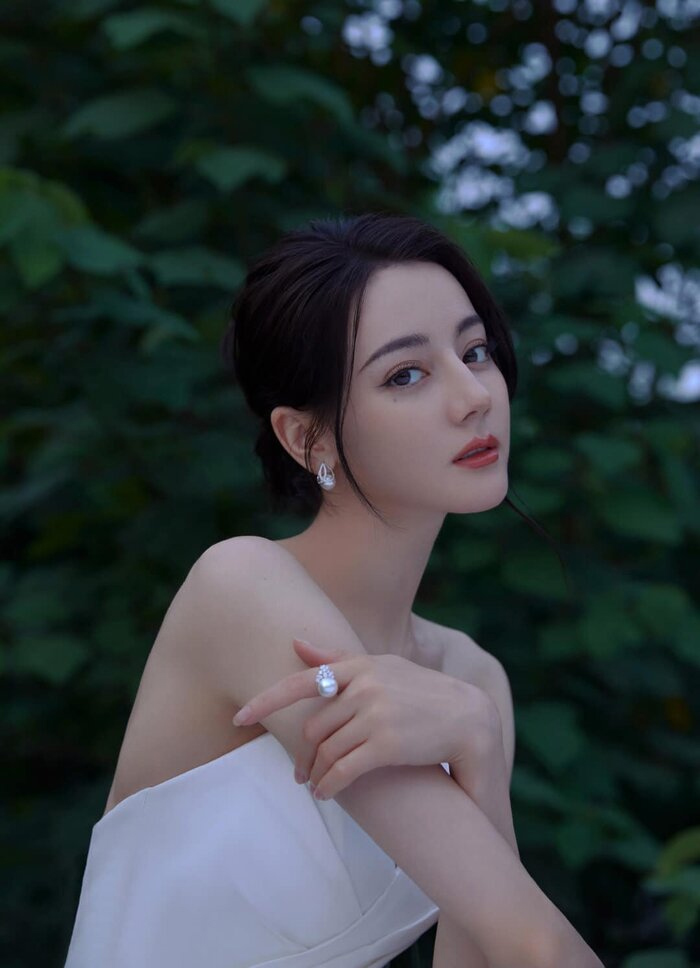 Ngỡ ngàng với diện mạo thời bẻ gãy sửng trâu của “đệ nhất mỹ nhân Tân Cươnh” - 4