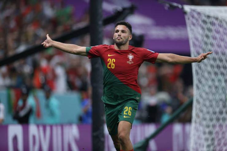 Ronaldo dễ dự bị tới hết World Cup: Chỉ vào sân khi nào có lợi cho Bồ Đào Nha? - 1