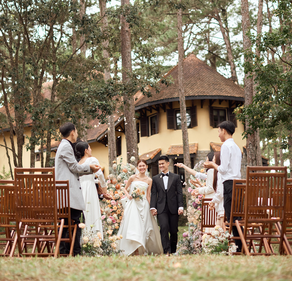 Á hậu Thùy Dung cùng chồng doanh nhân lên Đà Lạt đọc lời thề sau đám cưới - 1