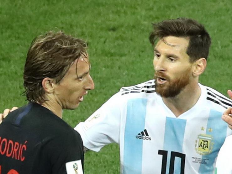 Hai anh hào đầu tiên dự bán kết World Cup: Á quân gây sốc, Argentina thoát hiểm