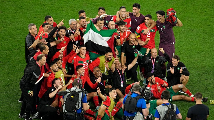 Cầu thủ Ma Rốc:
Cầu thủ Ma Rốc đang trở thành một cái tên nổi tiếng trong thế giới bóng đá. Những tài năng trẻ của họ không chỉ được nhận ra bởi các câu lạc bộ ở châu Âu mà còn được quốc tế công nhận. Đây là một cơ hội để tìm hiểu về những tài năng từ Maroc, những người đã và đang mang lại niềm vui và niềm tự hào cho đất nước họ. Hãy xem bức hình này và cùng thưởng thức bóng đá.