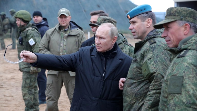 Ông Putin tiết lộ lý do Nga không ngại mức trần giá dầu 60 USD/thùng - 1