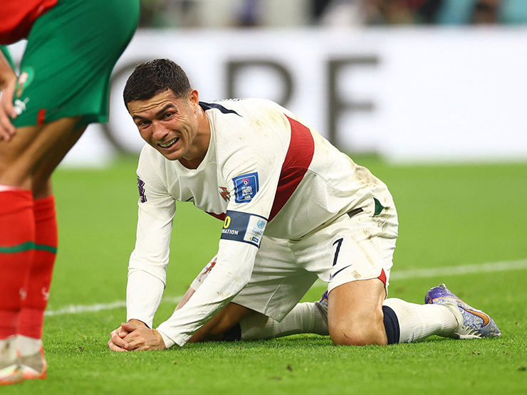 Bi kịch Ronaldo bật khóc sau trận Bồ Đào Nha bị loại khỏi World Cup