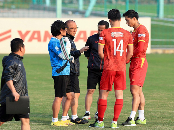 Thầy Park lo lắng với 2 SAO ĐT Việt Nam trước ngày tổng duyệt AFF Cup