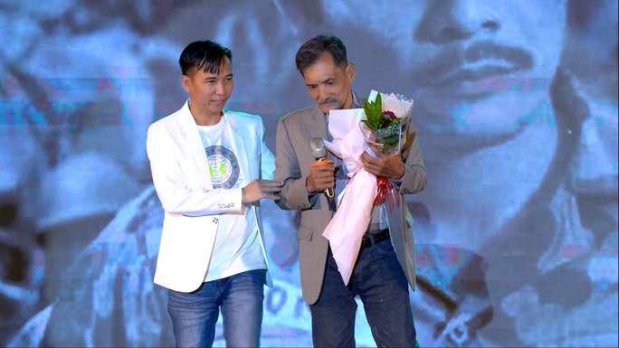 Thương Tín đi hát sau chuỗi ngày thị phi - 1
