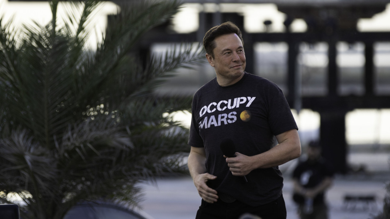 Cố vấn của Tổng thống Ukraine chỉ trích tỷ phú Elon Musk - 1