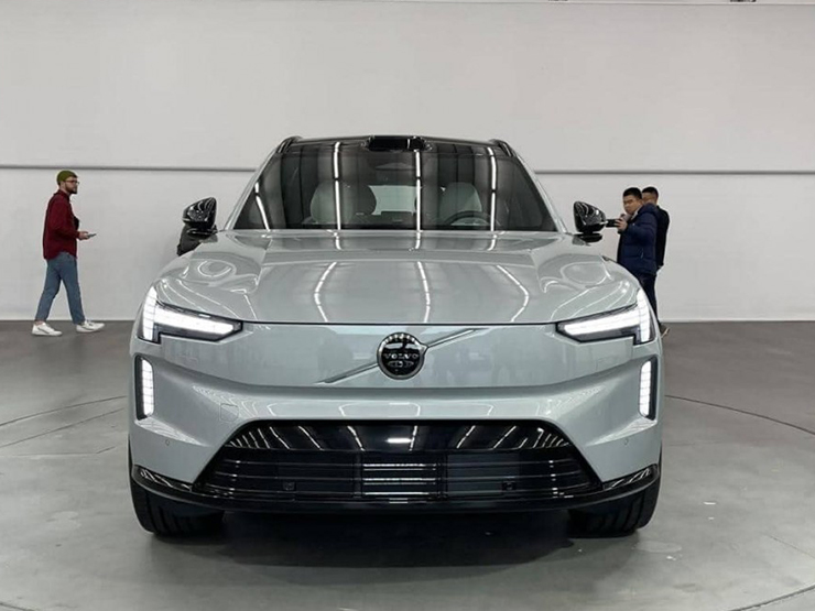Ảnh thực tế xe ô tô điện Volvo EX90 tại Thụy Điển - 1