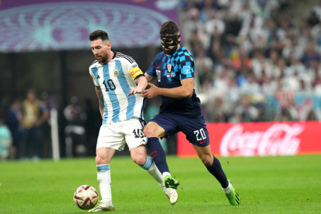 Sao Croatia bị Messi "vờn" vẫn gây sốt: Man City - Real đại chiến, đặt giá cực sốc