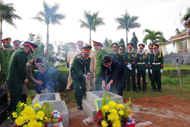 Xúc động hài cốt liệt sĩ có di vật bút kim tinh khắc tên ‘Quyết thắng’ - 3