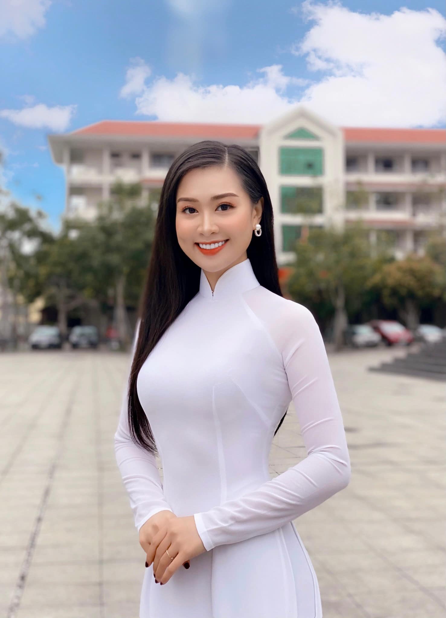 Nữ giảng viên Nghệ An gái 2 con vẫn “mòn con mắt” nhờ biết cách mặc tôn đường cong - 1