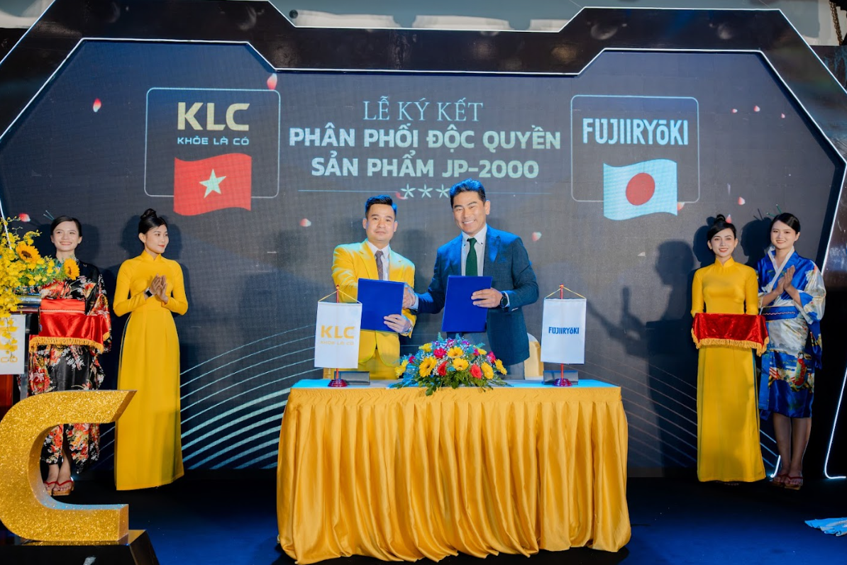 Ông Nguyễn Công Tùng - Founder thương hiệu Ghế massage KLC vinh dự nhận giải Doanh nhân vì sự nghiệp Phát triển châu Á 2022 - 2