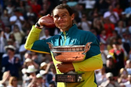 Nadal quá khỏe bị nghi sử dụng doping ở Roland Garros, được đàn anh bảo vệ