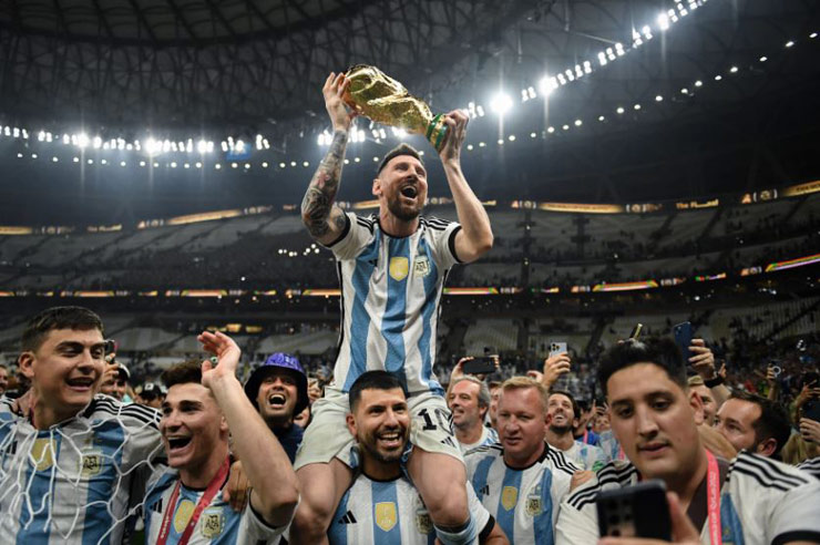Lộ mặt mỹ nhân World Cup khoe vòng 1: Fan đòi noi gương chúc mừng Messi - 1