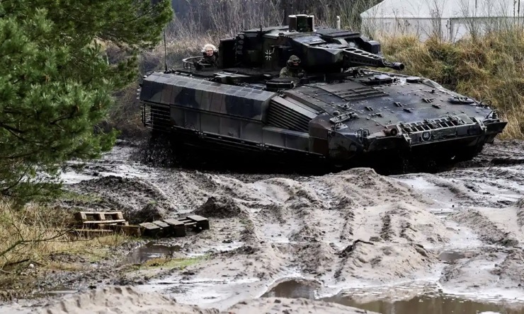 Gần 20 xe bọc thép chủ lực NATO hỏng khi tập trận, Đức nói gì? - 1