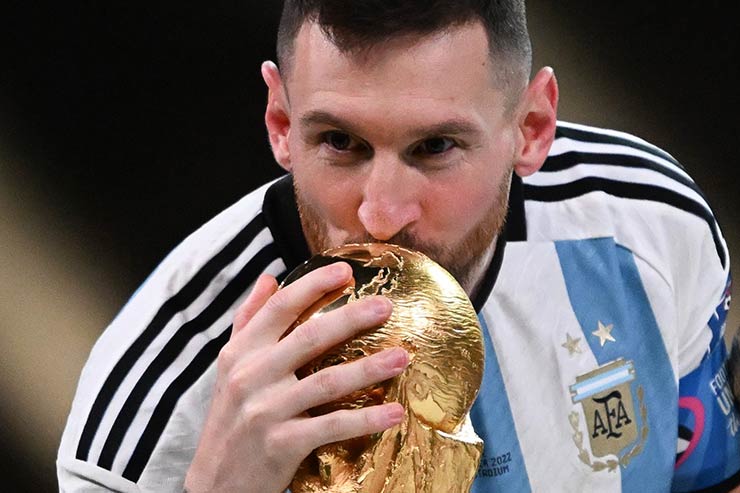 Messi hoàn tất giấc mơ World Cup: 4 năm nữa Ronaldo, Kane hay Neymar sẽ toại nguyện? - 1