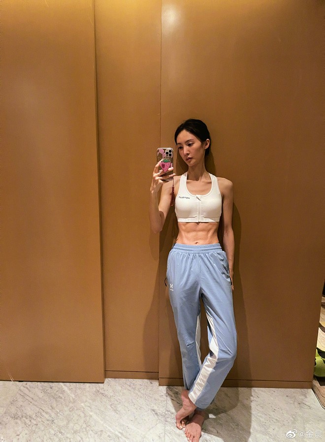 "Đệ nhất mỹ nhân trường múa Bắc Kinh" cơ bắp cuồn cuộn, làm mất đi nét quyến rũ một thời - 4
