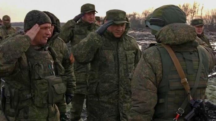 Cận cảnh Bộ trưởng Quốc phòng Nga thăm binh sĩ tại vùng chiến sự Ukraine - 1