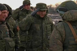 Cận cảnh Bộ trưởng Quốc phòng Nga thăm binh sĩ tại vùng chiến sự Ukraine