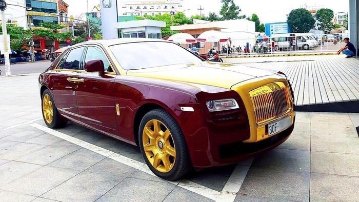 Xe Rolls-Royce Ghost mạ vàng của ông Trịnh Văn Quyết hạ giá lần 5 tìm khách mua - 1