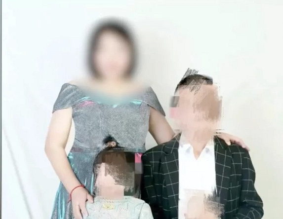 Người đàn ông dẫn theo con gái nhỏ đi &#34;xem mặt&#34; cô gái trẻ chỉ sau ly hôn một tuần - 1
