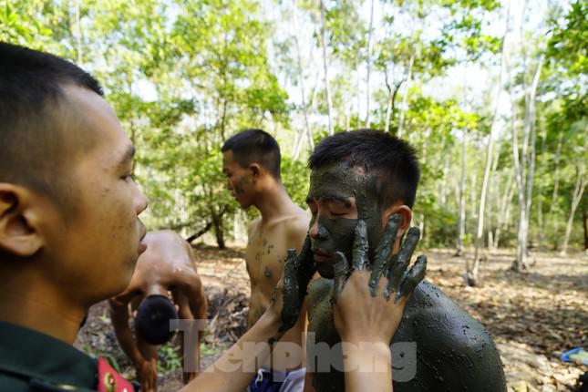 Một ngày trên thao trường khắc nghiệt của lực lượng chống khủng bố - 7