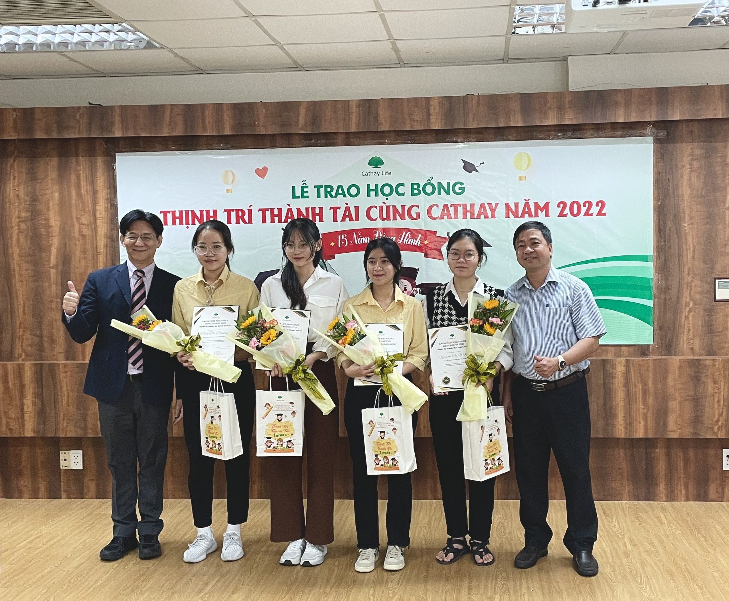 Chương trình học bổng “Thịnh Trí Thành Tài” cùng Cathay - 1