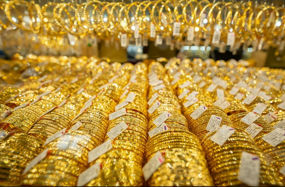 Giá vàng hôm nay 28/12: Trung Quốc mở cửa, giá vàng vọt tăng mạnh - 1