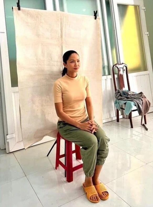H’Hen Niê thừa nhận giả tạo, giả khổ để chịu đựng sự miệt thị - 4