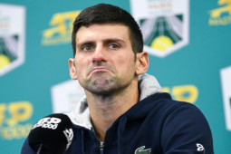 Án cấm Covid-19 chưa buông tha Djokovic, khó đua Grand Slam với Nadal