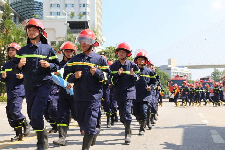 Bộ Công an diễn tập chữa cháy quy mô lớn - 1