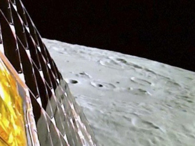 Nhà khoa học vũ trụ hàng đầu Trung Quốc nói tàu Ấn Độ không đáp xuống cực nam Mặt trăng